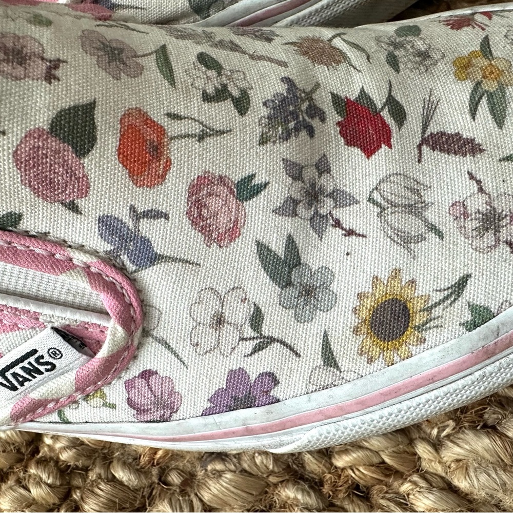 Vans Off The Wall, Women’s 8, Mens 6.5
Floral Pink Checker Slip-On Sneakers - Picture 7 of 9